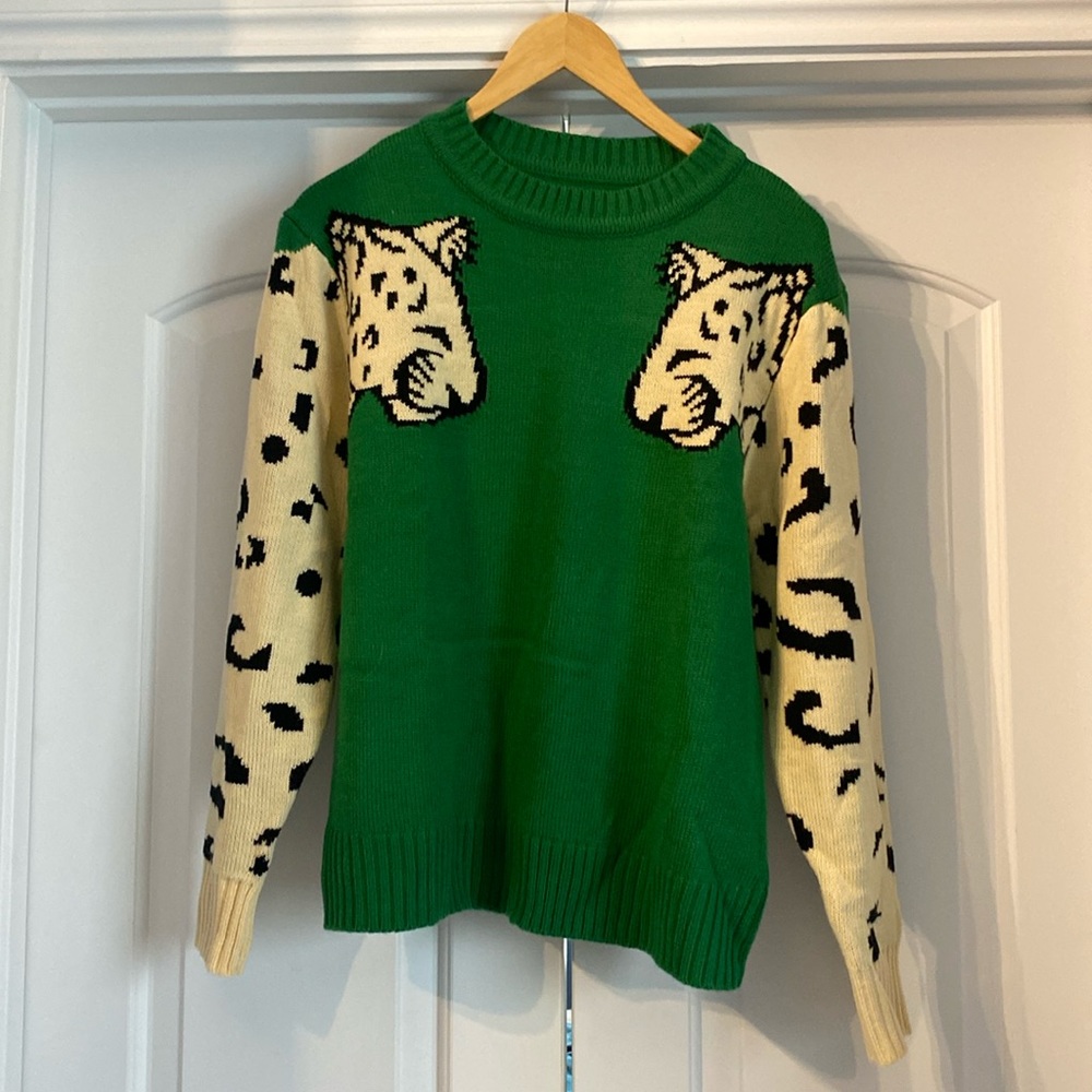 Green tiger sweater NWOT size L